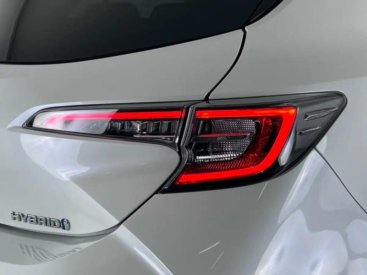 2021-toyota-corolla-18-vvt-i-excel-trk-hatchback-big-9