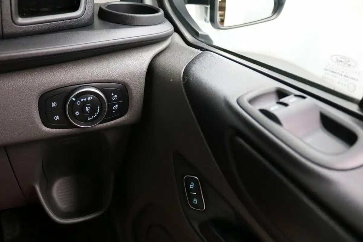 2020-ford-transit-custom-20tdci-280-l1h1-leader-105pseu6dt-panel-van-big-48