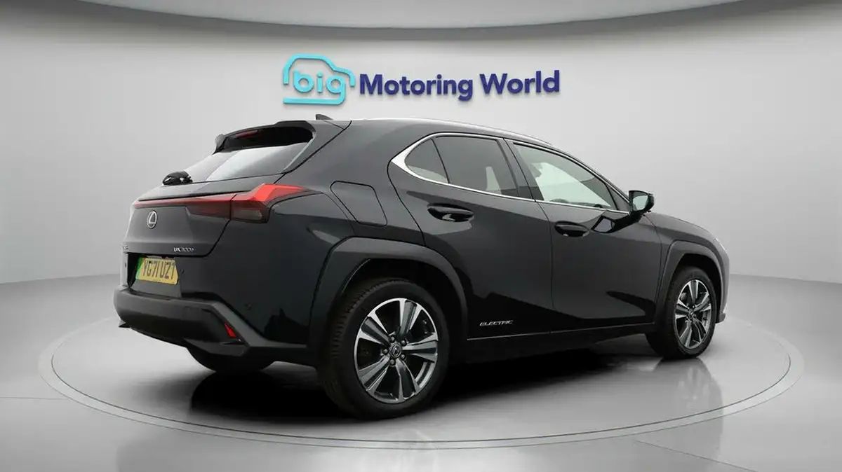2021-lexus-ux-300e-e-ux-big-6