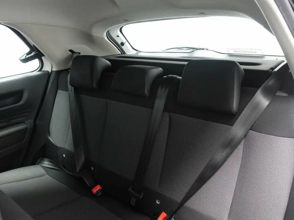 2015-citroen-c4-cactus-16bluehdi-feel-big-15