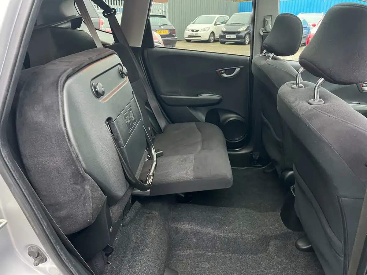 2011-honda-jazz-14-ex-big-24