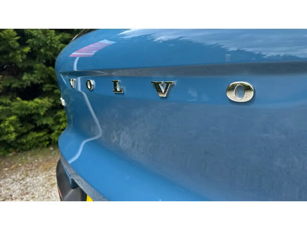 2023-volvo-xc40-15-t5-ultimate-dark-big-40