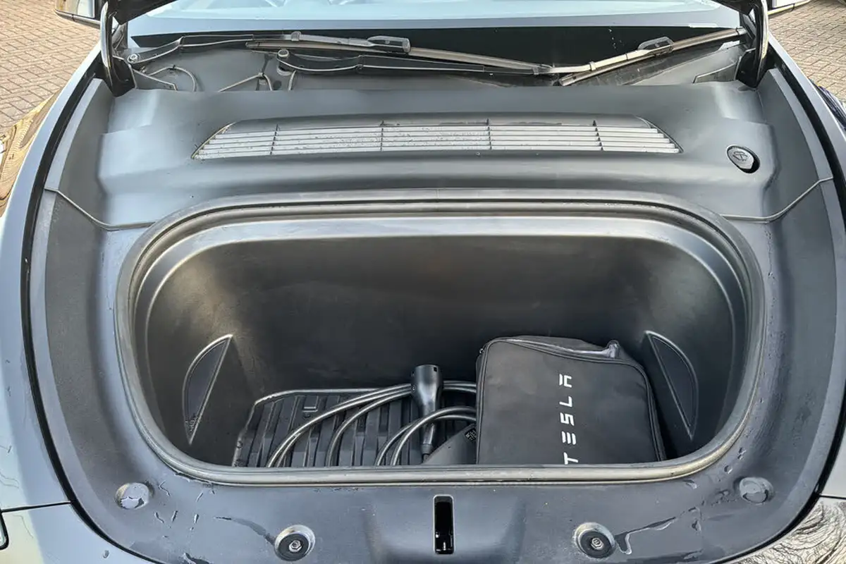 2022-tesla-model-y-e-long-range-big-29