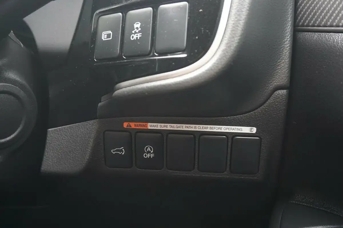 2020-mitsubishi-outlander-20-exceed-big-29