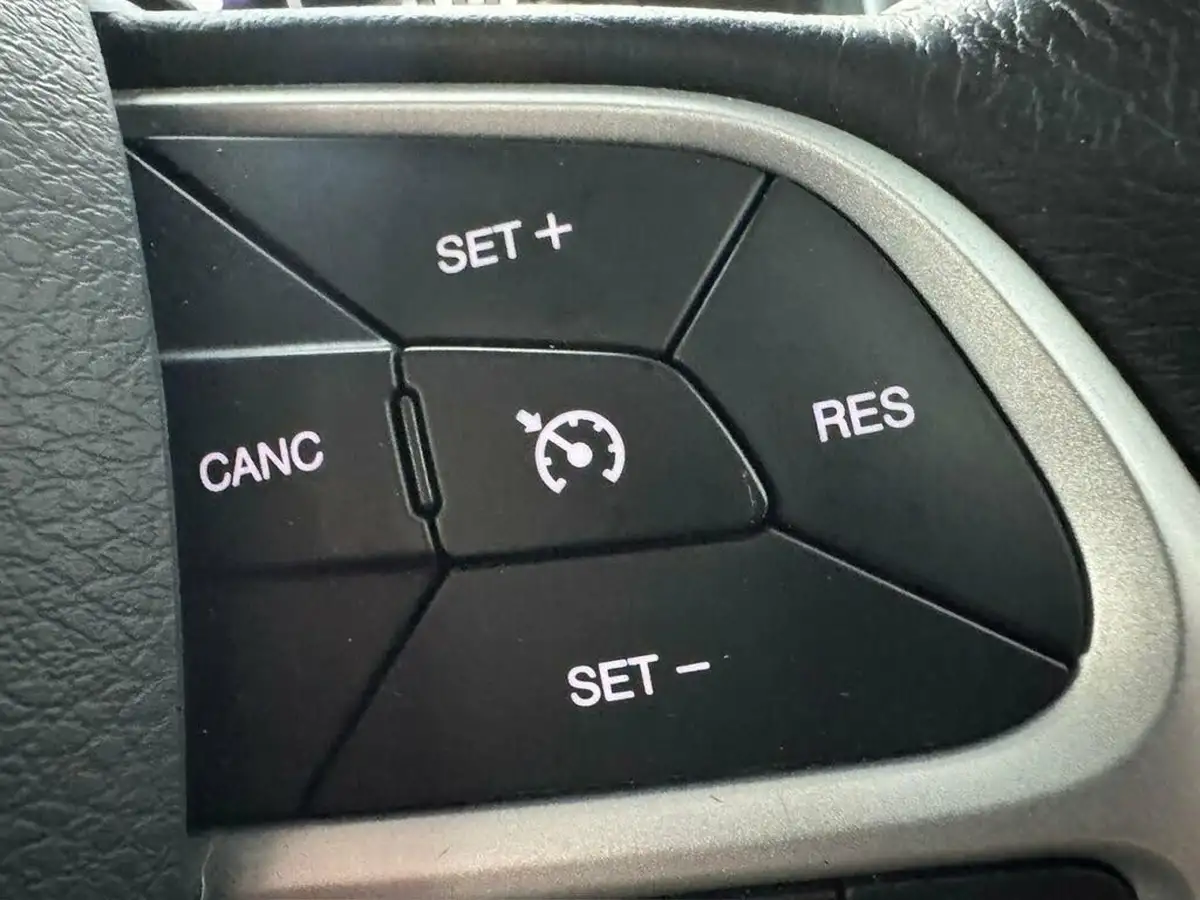 2016-jeep-renegade-16-multijet-ii-longitude-ss-big-22