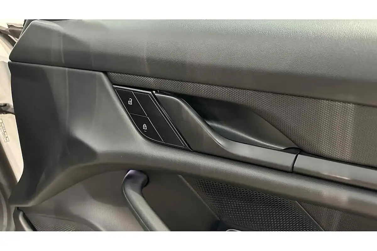 2021-porsche-taycan-e-4s-530ps-big-38