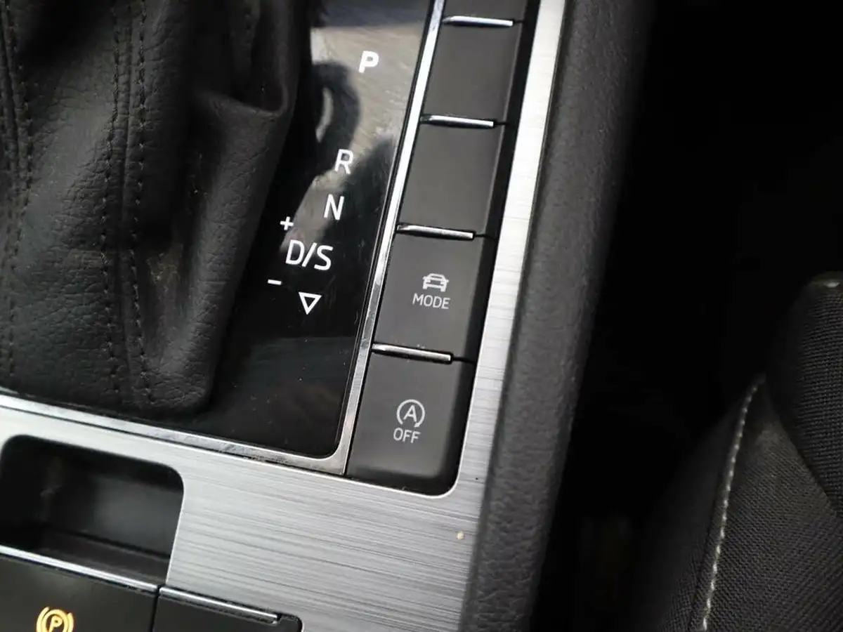 2022-skoda-superb-20tdi-se-estate-dsg-big-30