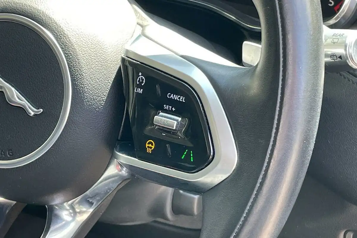 2021-jaguar-f-pace-20-d200-s-mhev-big-44