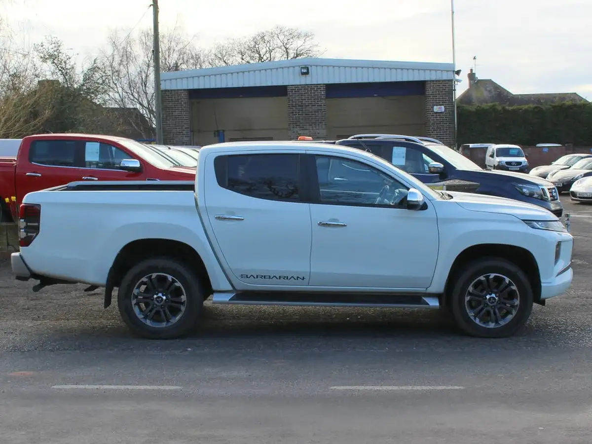 2021-mitsubishi-l200-22di-d-barbarian-big-34