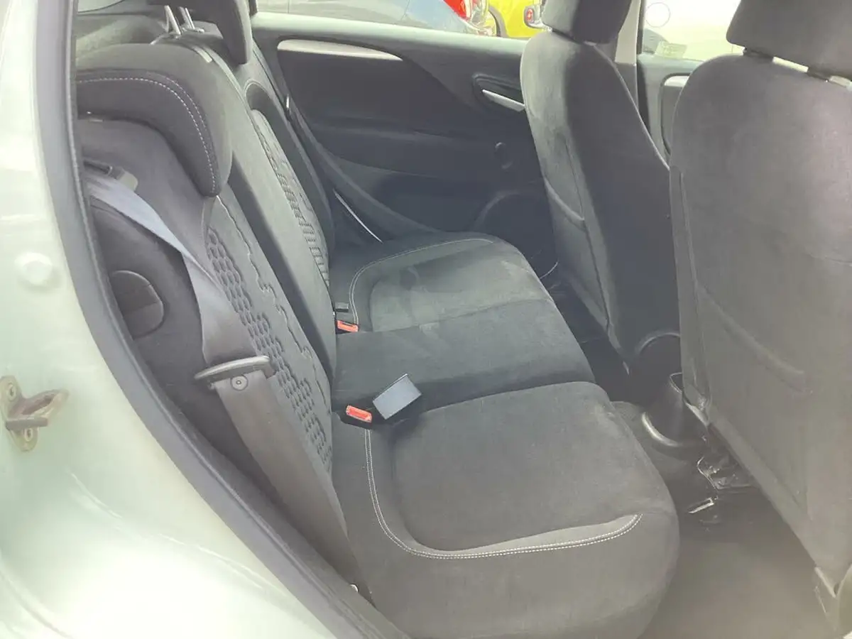 2013-fiat-punto-14-gbt-105bhp-multiair-5d-big-12