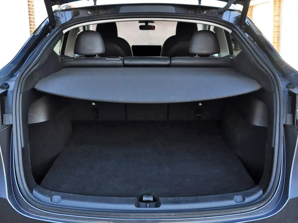 2022-tesla-model-y-e-long-range-big-39