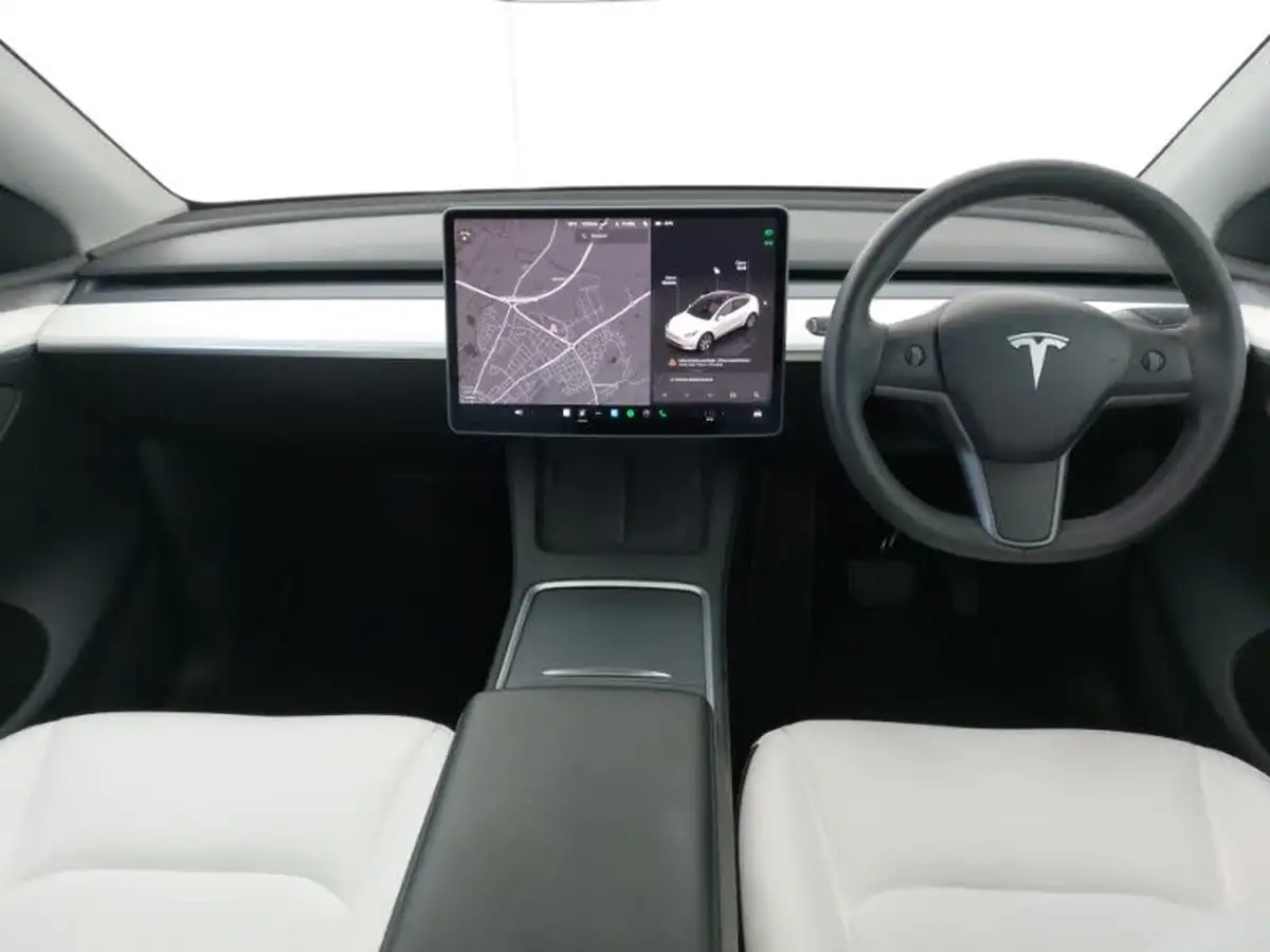 2022-tesla-model-y-e-long-range-big-2