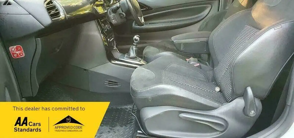 2011-citroen-ds3-16-dsport-150ps-big-31
