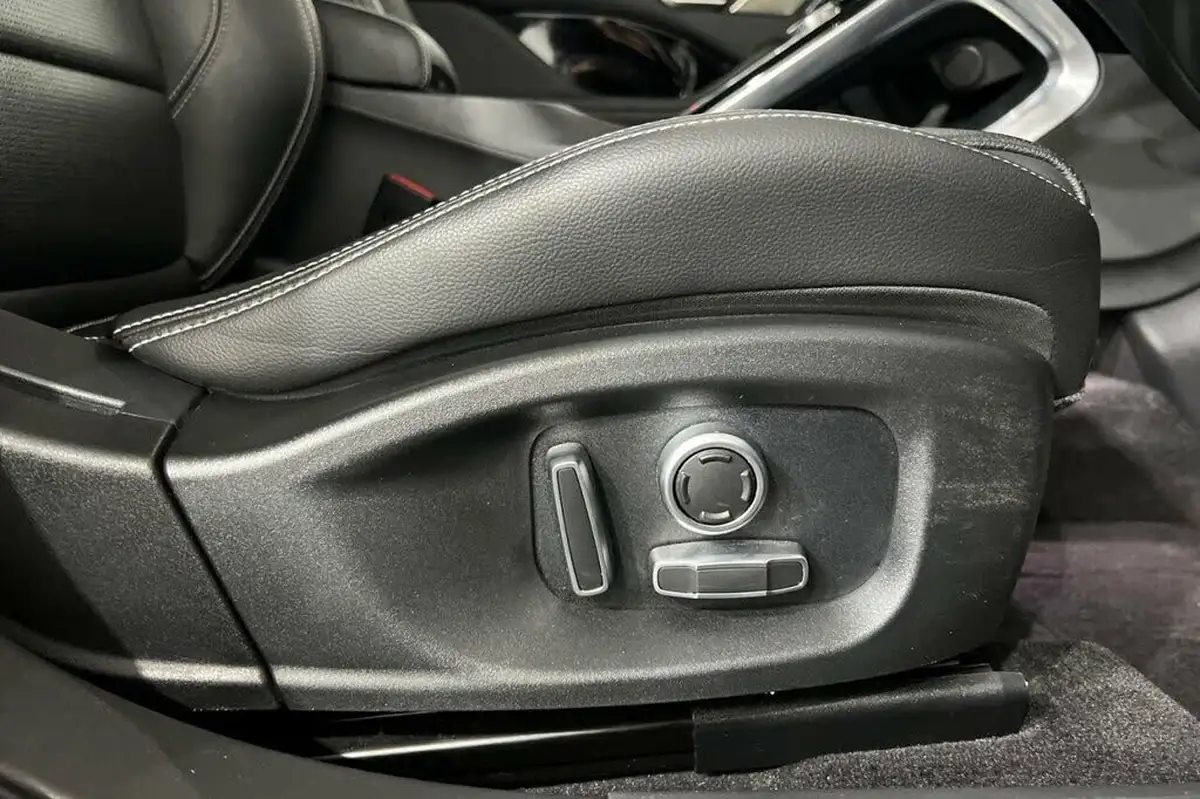 2021-jaguar-i-pace-ev400-se-big-19