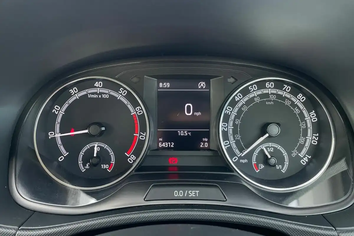 2019-skoda-fabia-10-tsi-colour-edition-big-27