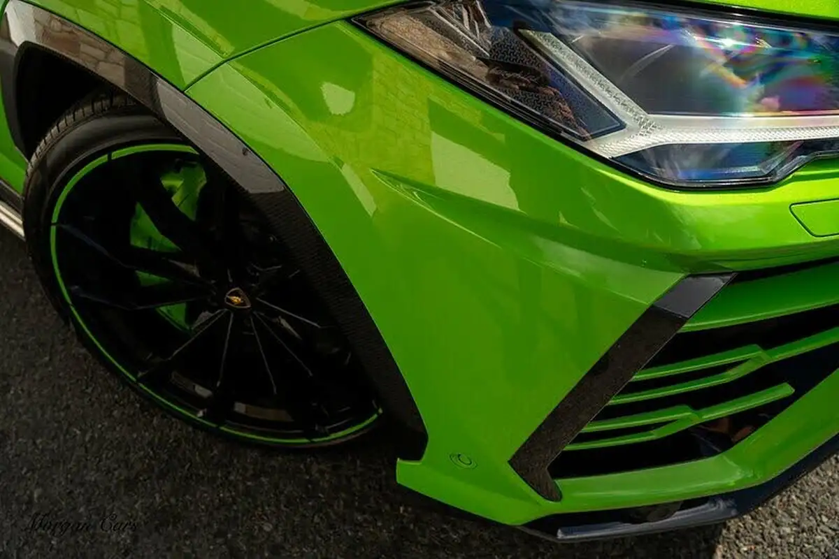 2021-lamborghini-urus-40-no-trim-big-22