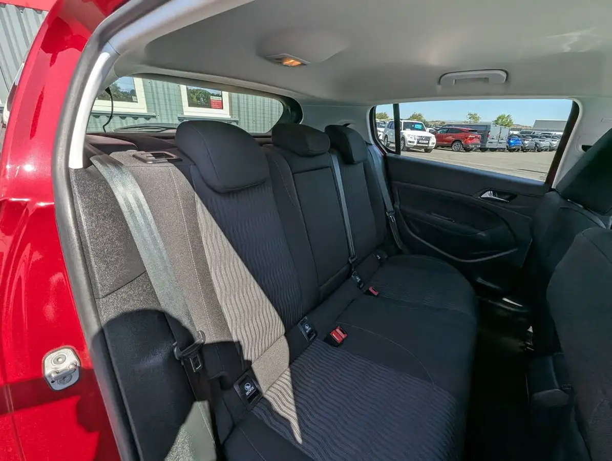 2014-peugeot-308-16hdi-active-big-11