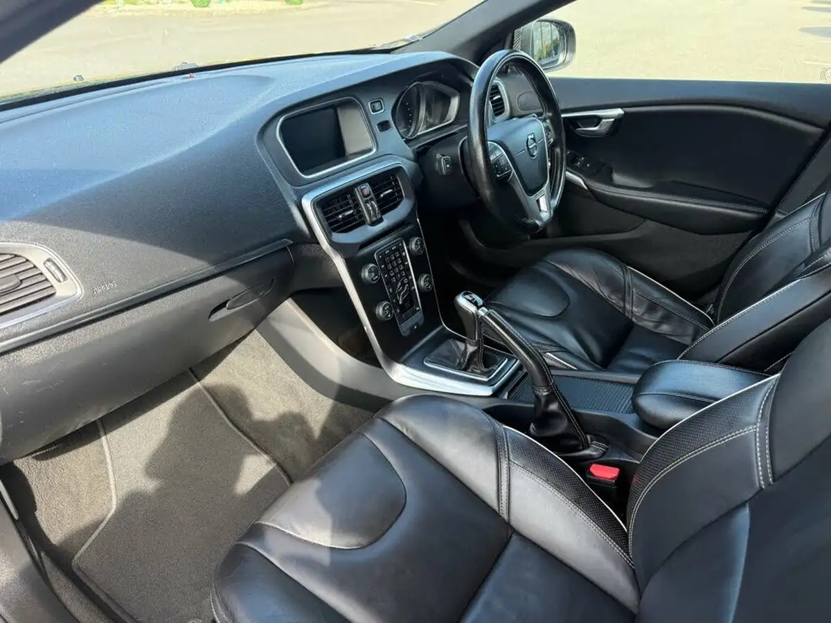 2019-volvo-v40-20-t3-r-design-pro-big-34