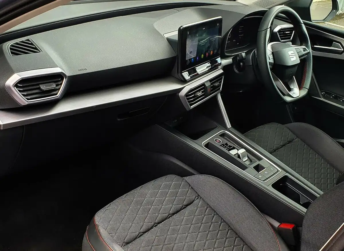 2024-seat-leon-14-e-hybrid-fr-hatchback-big-6