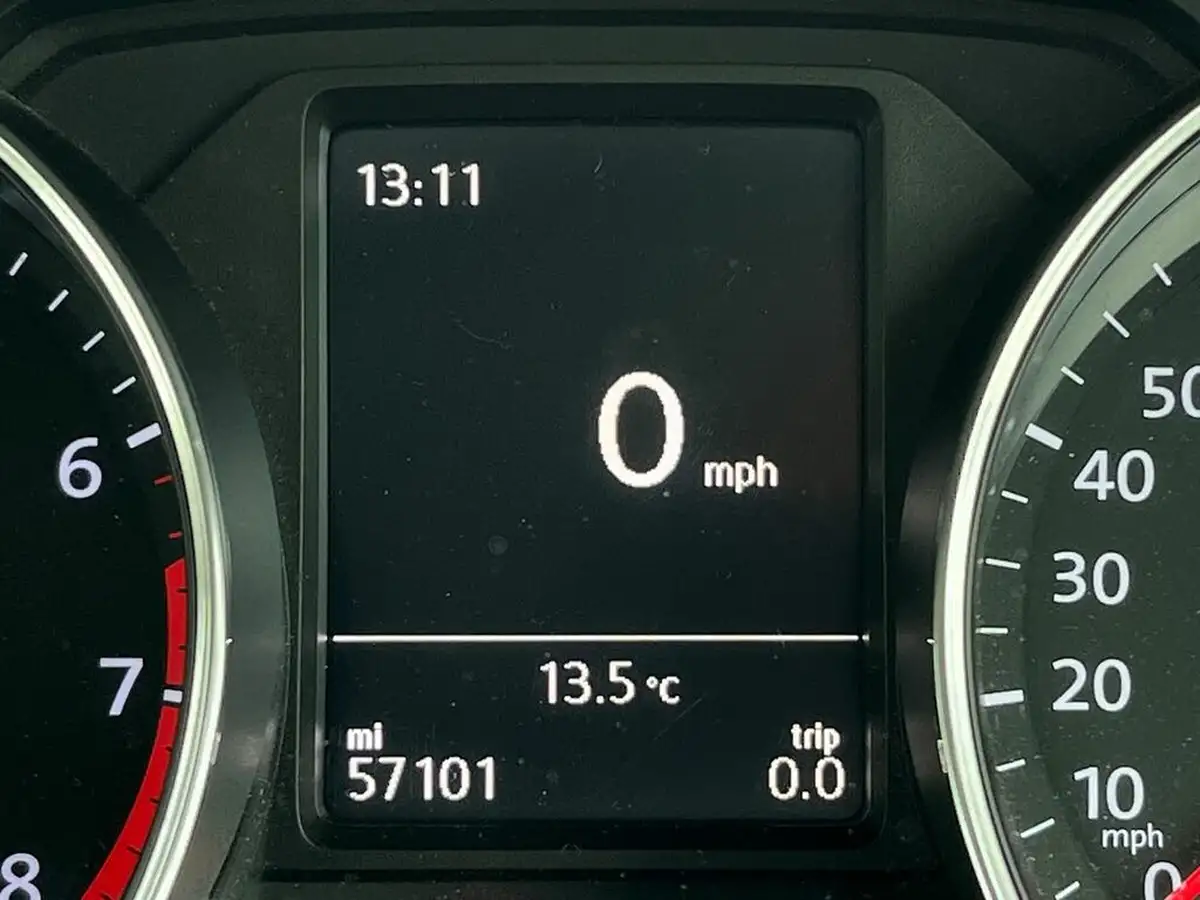 2015-volkswagen-polo-12-tsi-se-5d-big-23