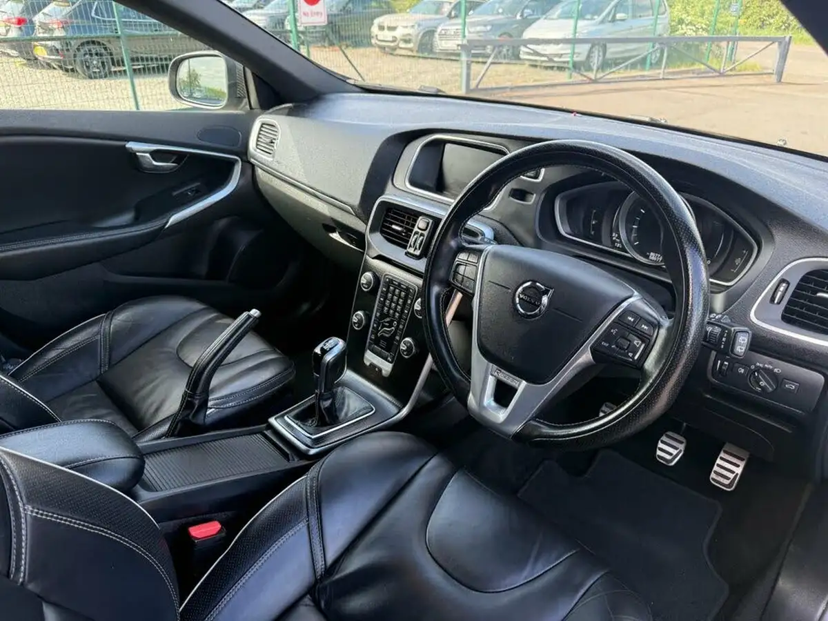 2019-volvo-v40-20-t3-r-design-pro-big-12