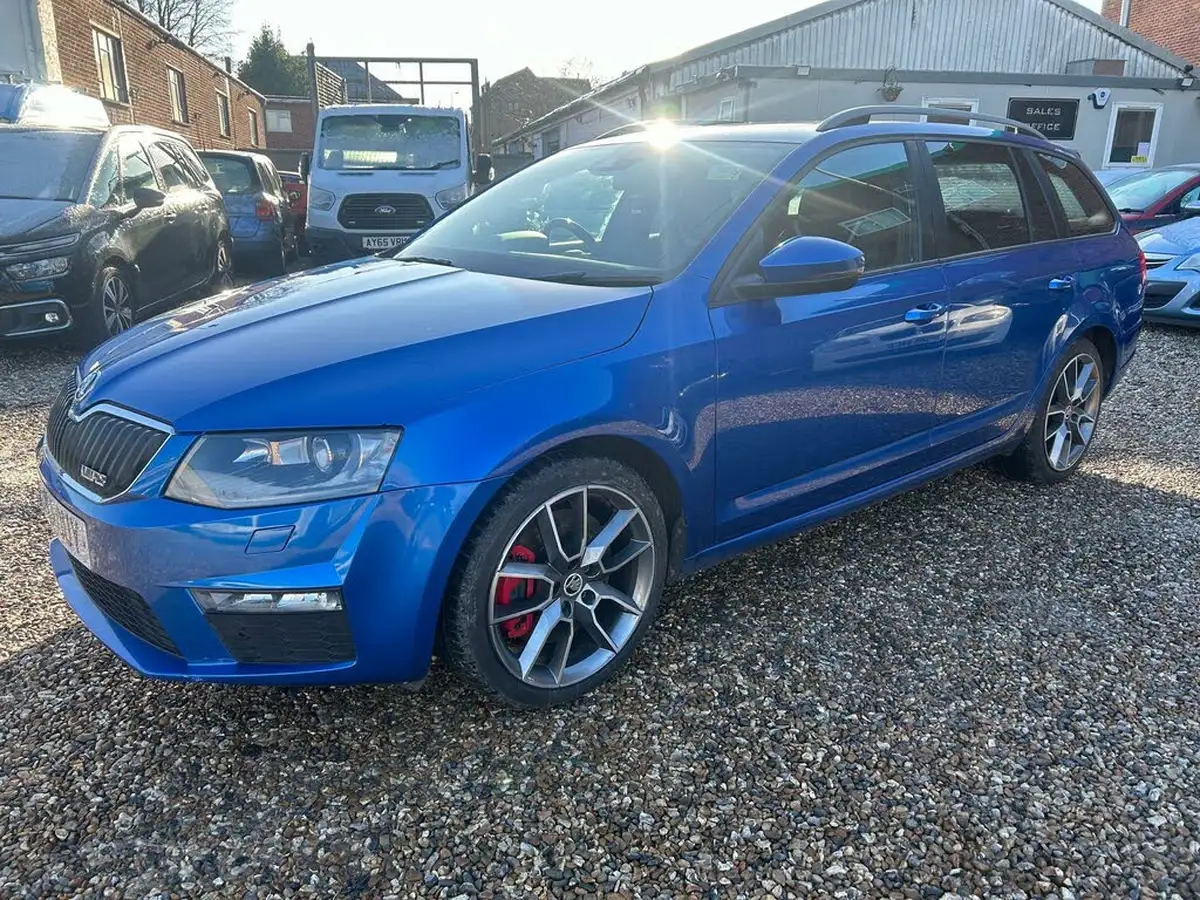 2014-skoda-octavia-20tdi-vrs-estate-dsg-big-2