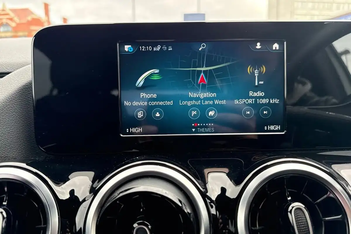 2021-mercedes-benz-gla-class-13-gla-200-amg-line-big-15