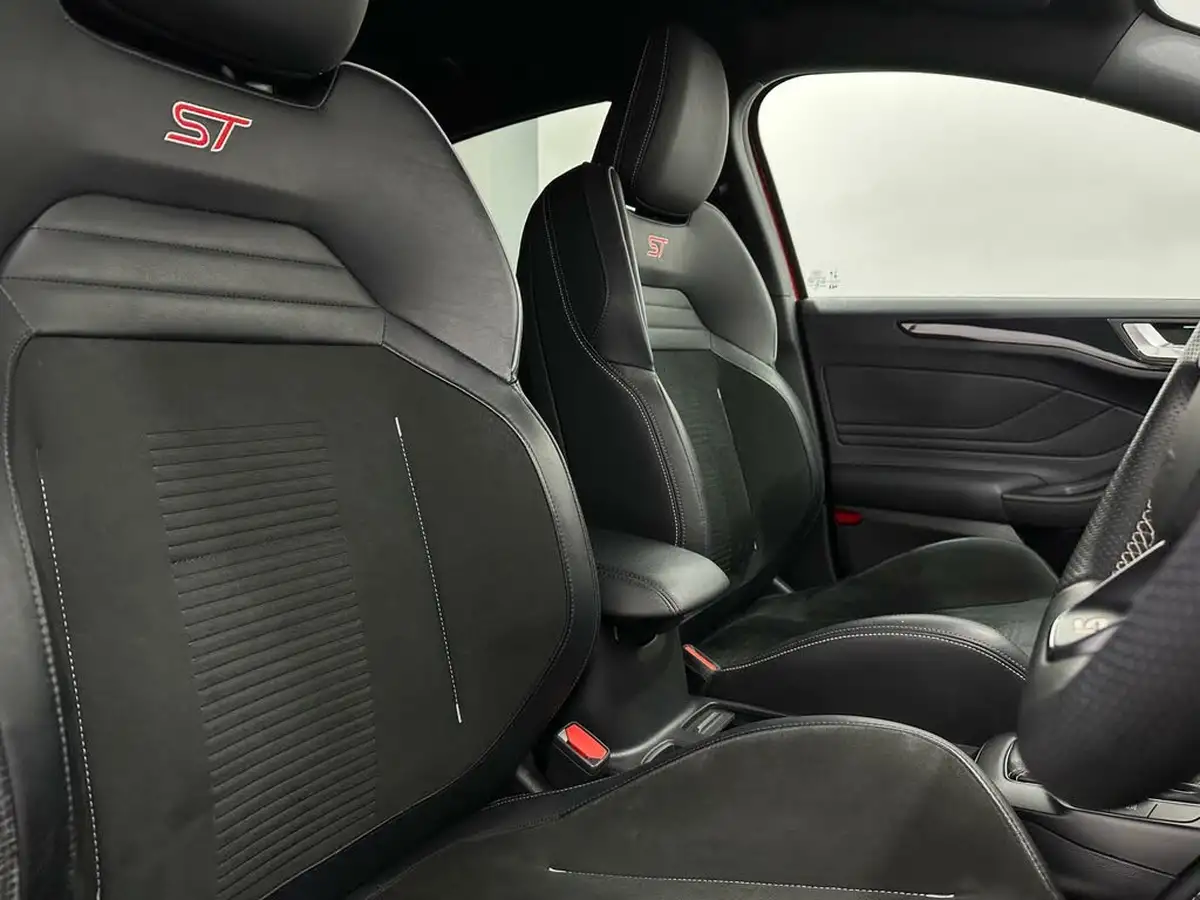 2020-ford-focus-20-st-hatchback-big-29