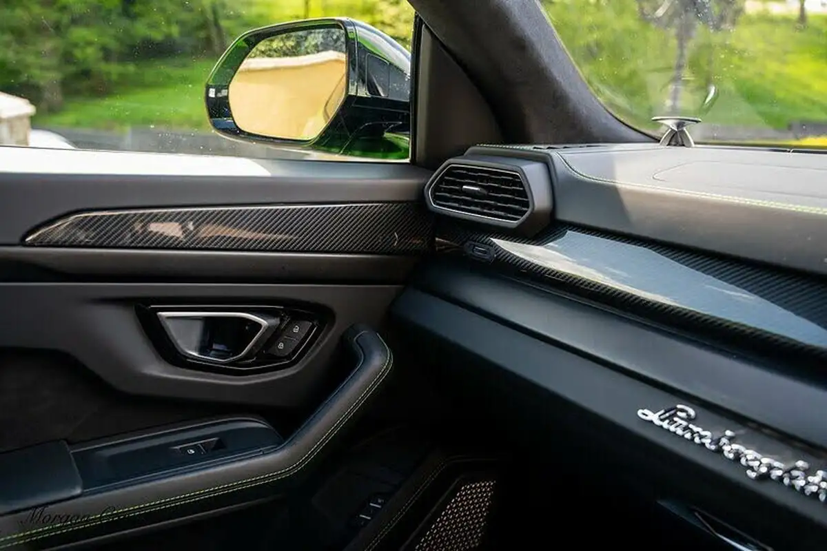 2021-lamborghini-urus-40-no-trim-big-50