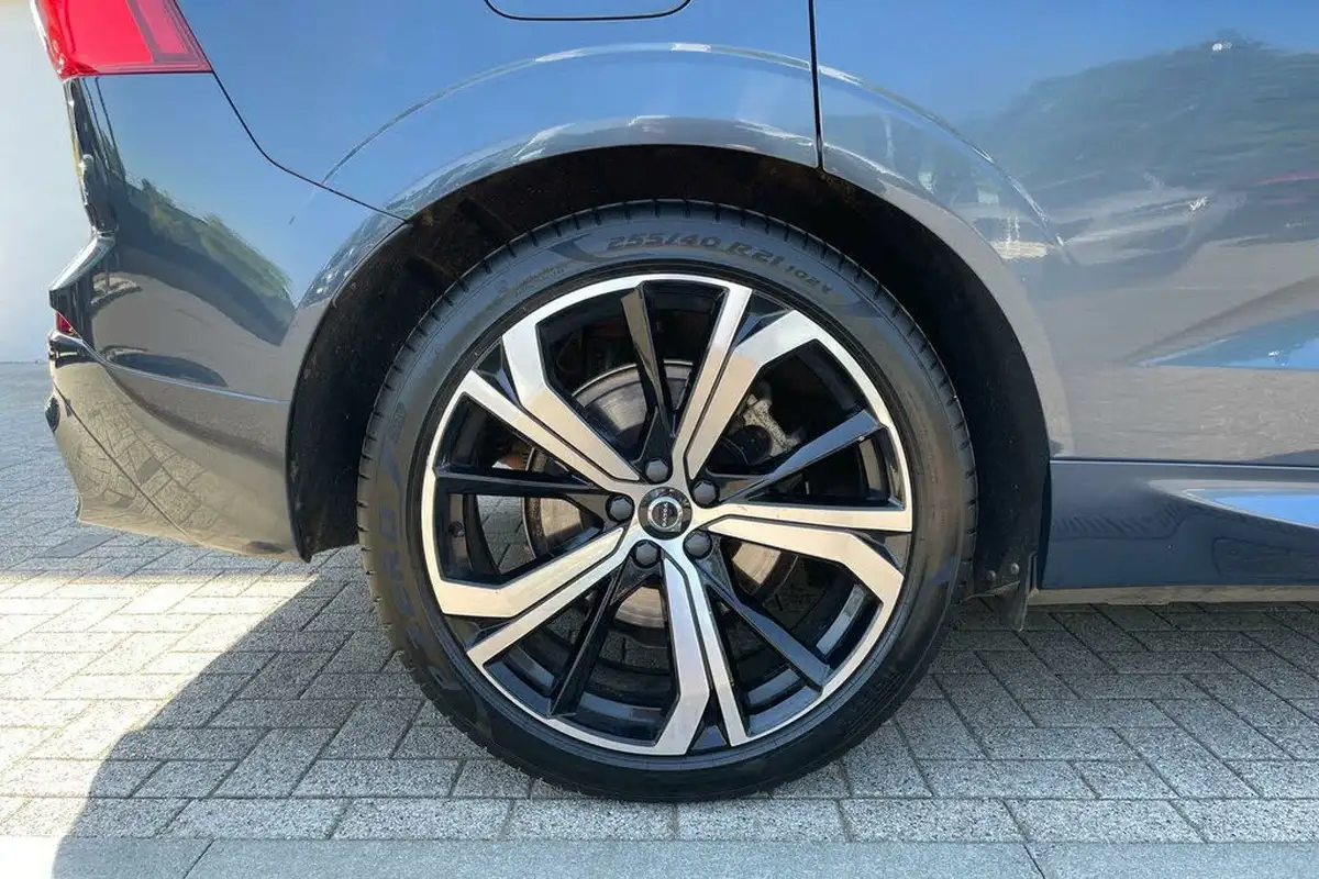 2021-volvo-xc60-20-t8-r-design-pro-455bhp-plug-in-hybrid-big-12