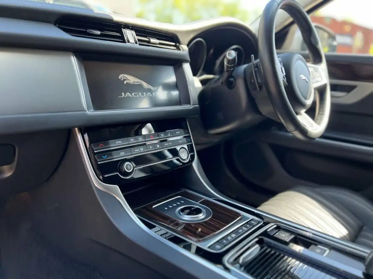 2019-jaguar-xf-20i-portfolio-250ps-sportbrake-5d-big-21
