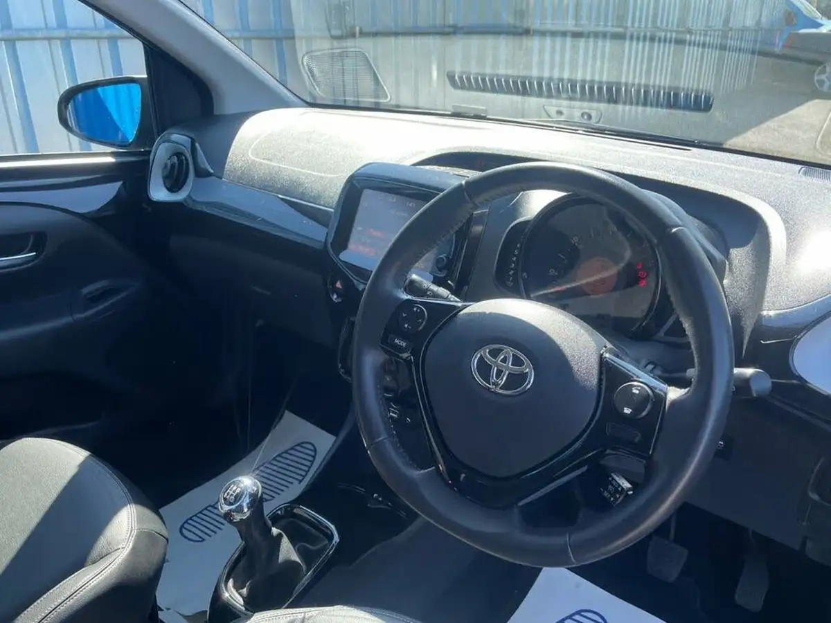 2015-toyota-aygo-10-vvt-i-x-clusiv-5d-big-19