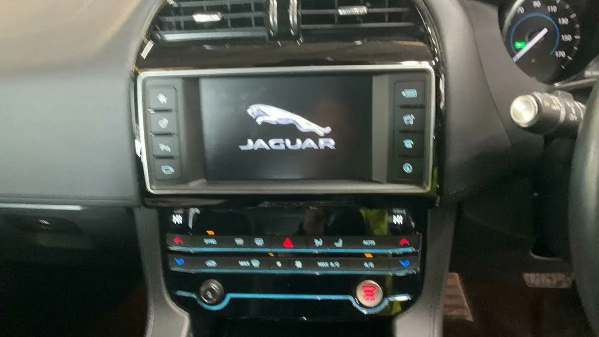 2017-jaguar-f-pace-20-i4d-portfolio-180ps-awd-ss-auto-big-6