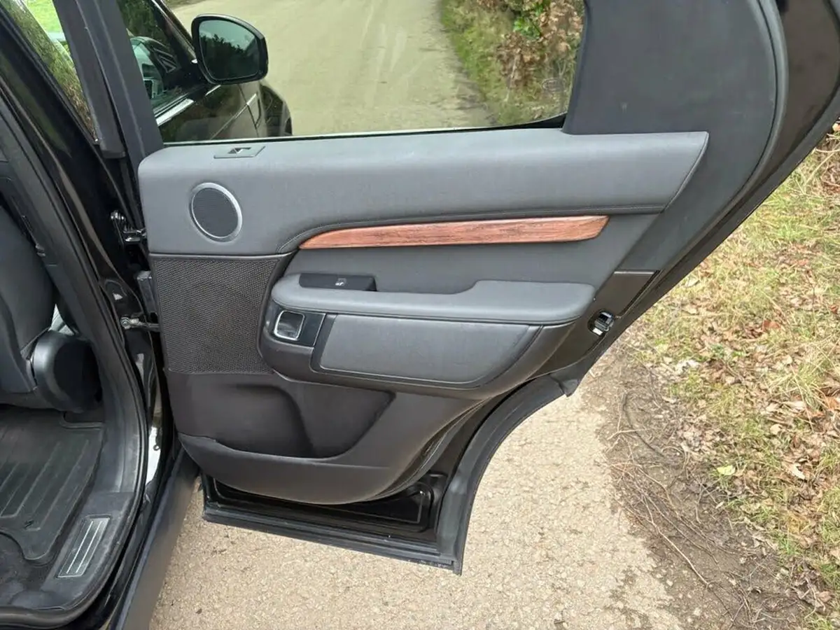 2019-land-rover-discovery-30-sd6-commercial-hse-big-22