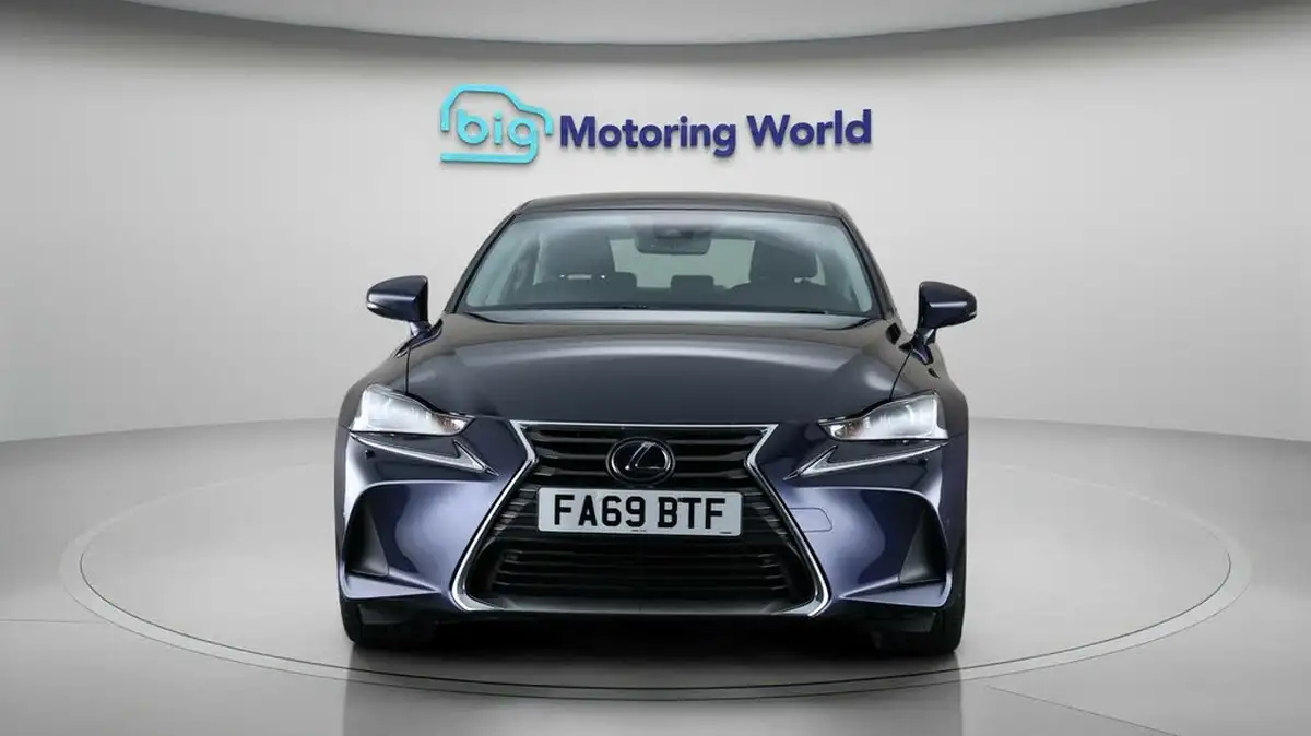 2019-lexus-is-300h-25-is-big-2