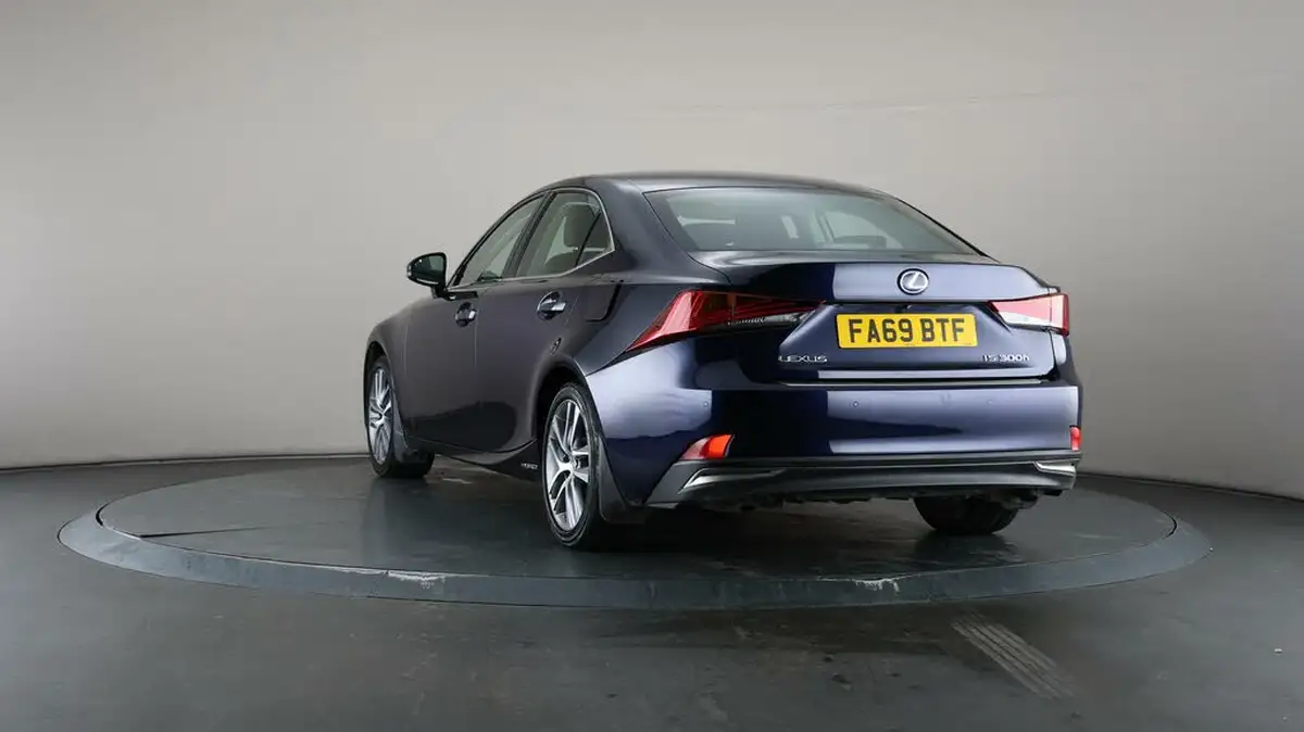 2019-lexus-is-300h-25-is-big-47