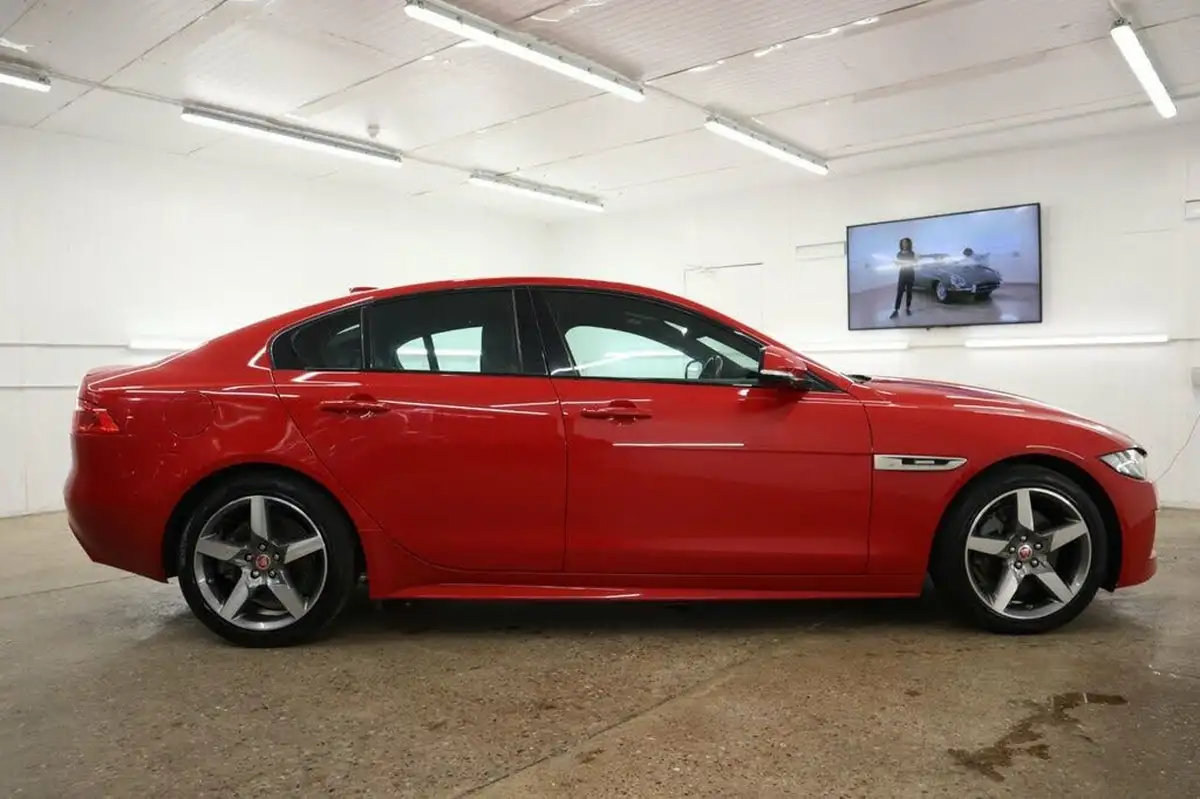 2019-jaguar-xe-20i-r-sport-200ps-big-1