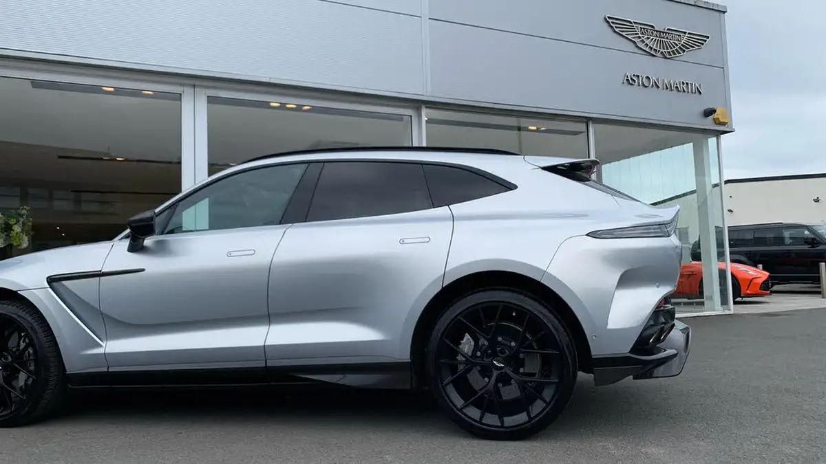2024-aston-martin-dbx-40-v8-big-22