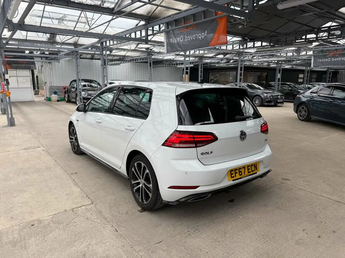 2017-volkswagen-golf-15-tsi-r-line-5d-big-10