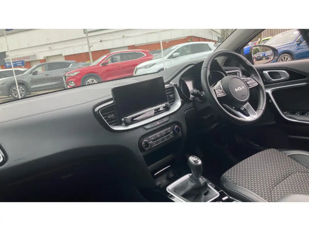 2022-kia-xceed-10-t-gdi-connect-big-8