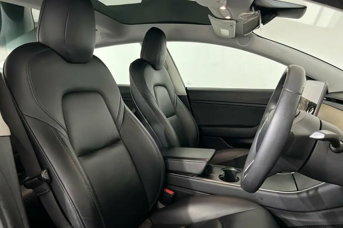 2020-tesla-model-3-e-long-range-big-17