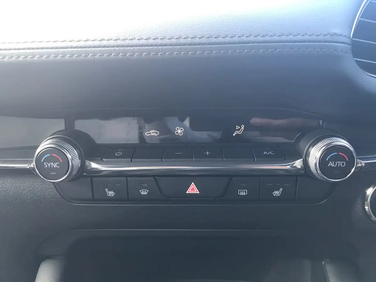 2022-mazda-mazda3-20-sport-lux-186ps-hatchback-5d-auto-big-19