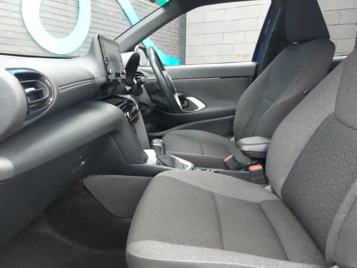 2022-toyota-yaris-15-vvt-i-design-panoramic-roof-big-4