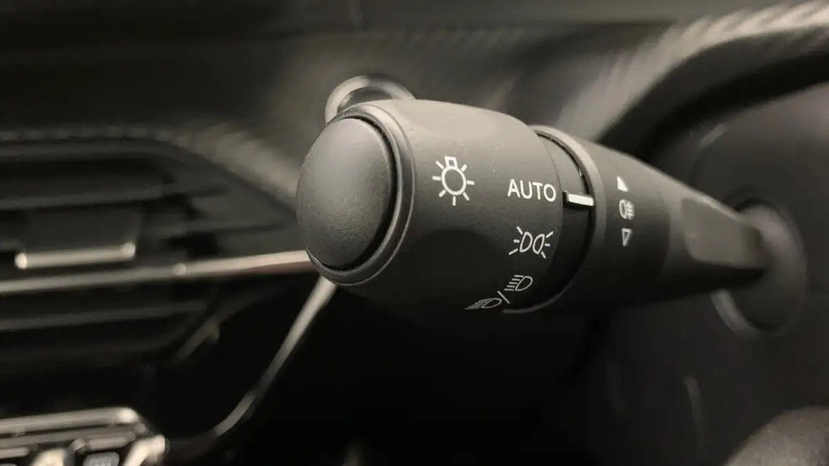 2022-peugeot-208-12-puretech-allure-premium-100bhp-big-36