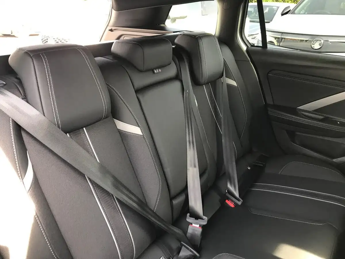 2024-vauxhall-astra-12-turbo-gs-130ps-sport-tourer-big-6