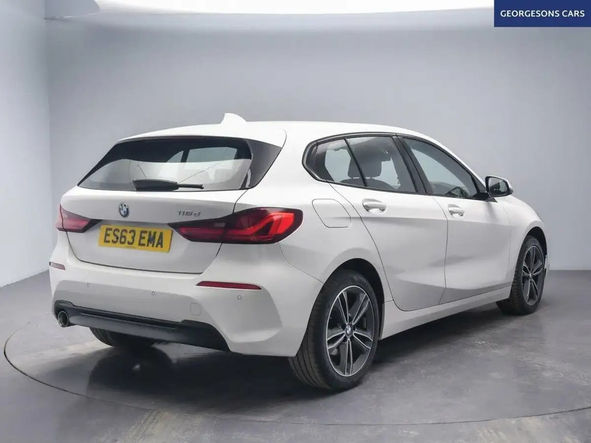 2022-bmw-1-series-15td-116d-sport-big-1