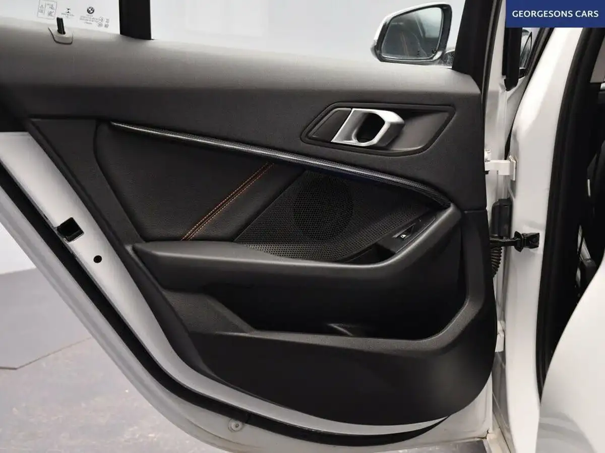 2022-bmw-1-series-15td-116d-sport-big-25