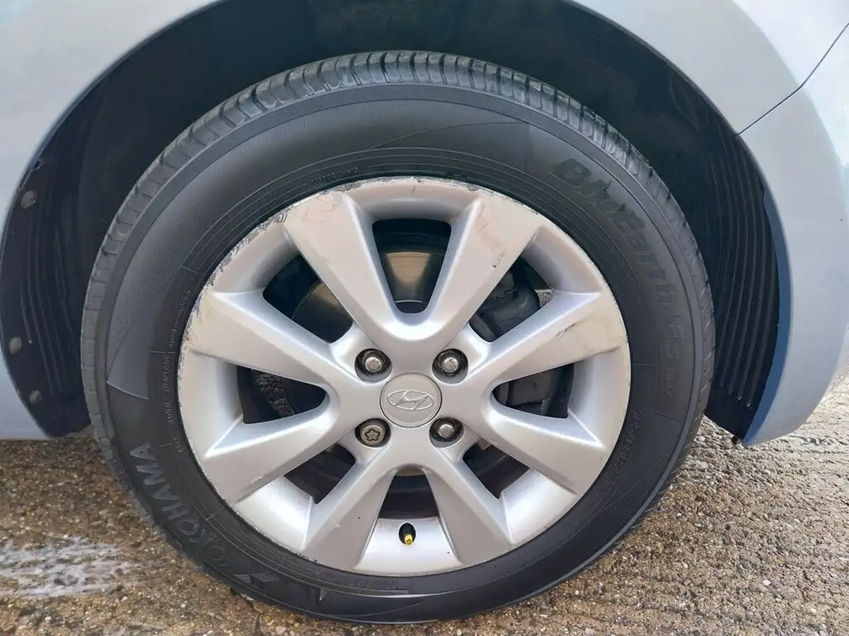 2013-hyundai-i20-12-active-5d-big-10