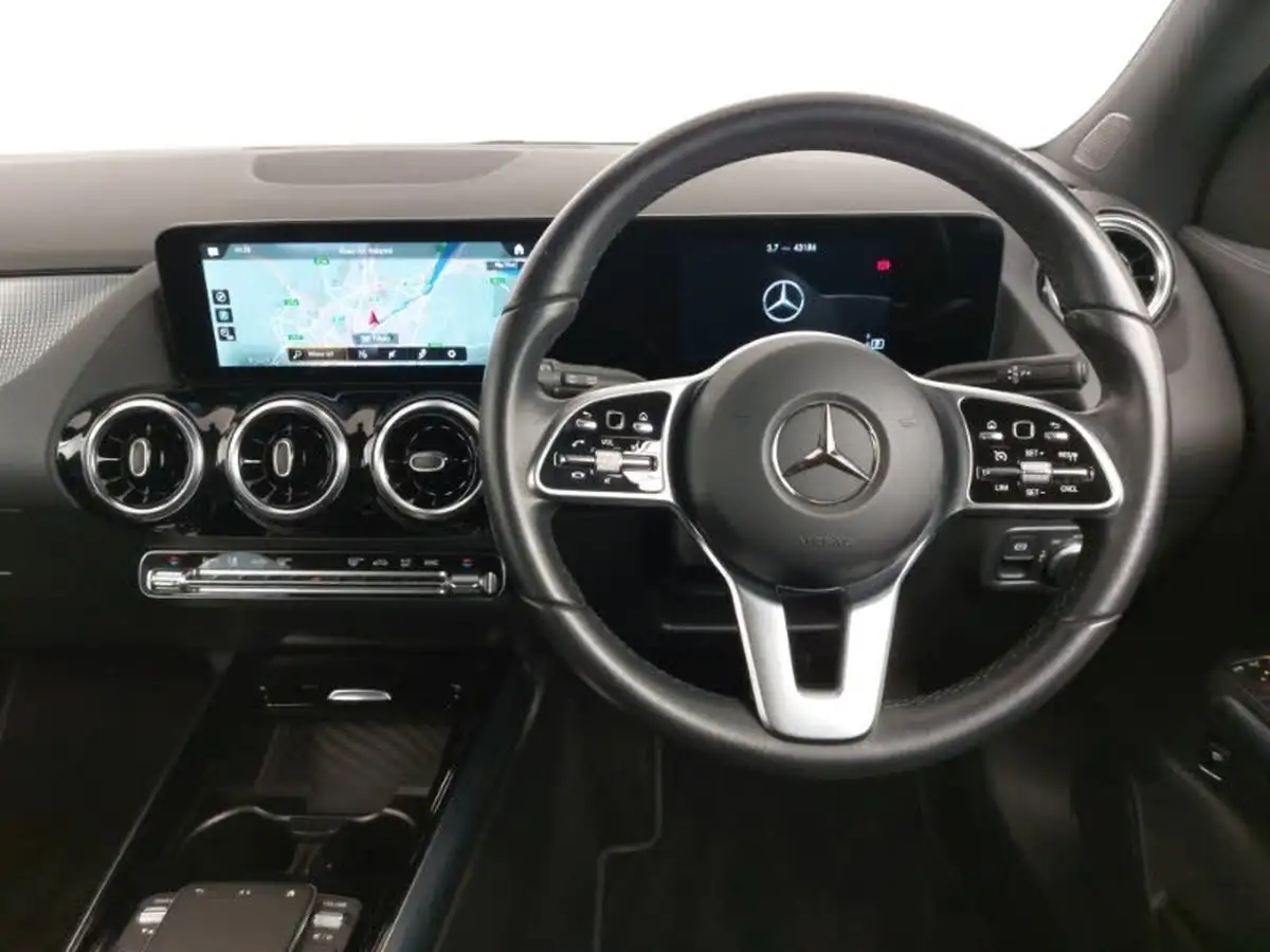 2021-mercedes-benz-gla-class-20d-gla-200d-sport-executive-big-4