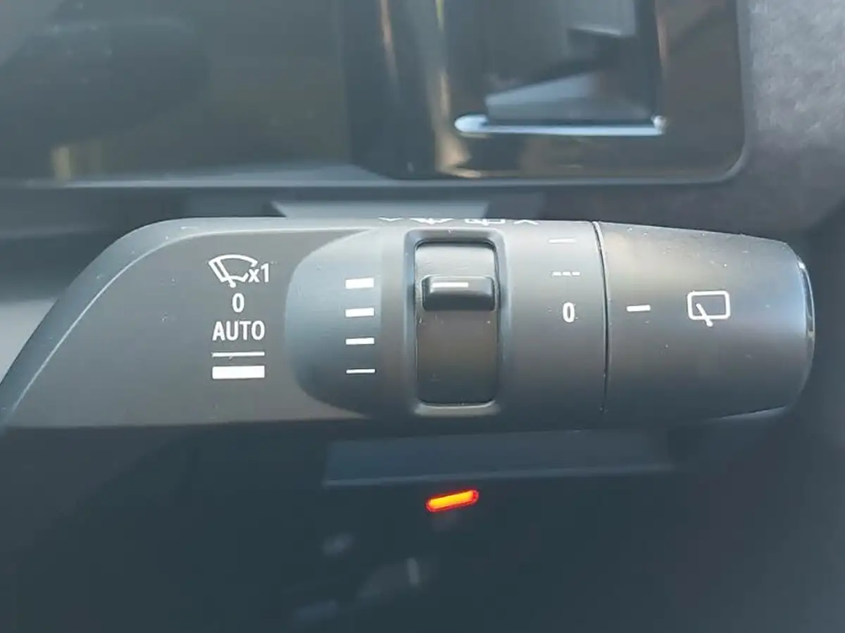 2022-renault-megane-e-tech-e-equilibre-big-12